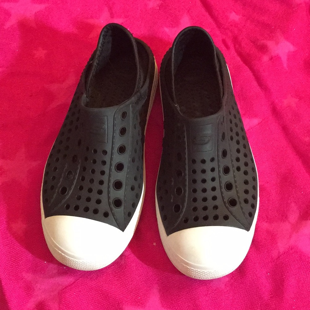 Skechers Guzman water shoes boys/girls size 13